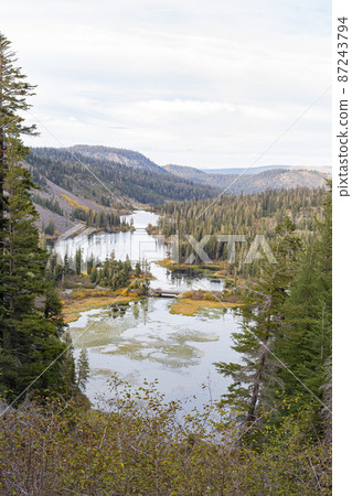 Overcast view of the fall color of Twin Lake of Mammoth Lake Overcast view of the fall color of Twin Lake of Mammoth Lake 87243794
