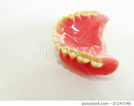 帶上頜樹脂基託的全口義齒 87245546