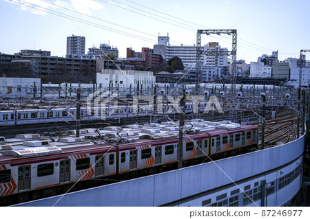 東急鷺沼站遠景和復雜的鐵軌 東急鷺沼站遠景和復雜的鐵軌 87246977