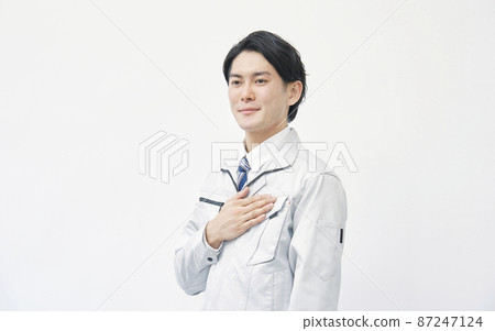 男工，白色背景，雙手放在胸前 87247124