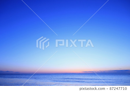 The end of February, the sea before dawn on the Kujihama coast 87247710