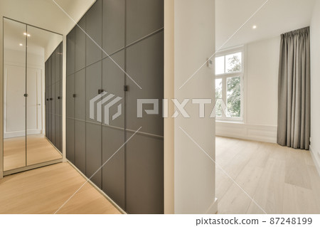 Interior of a spacious room without furniture 87248199