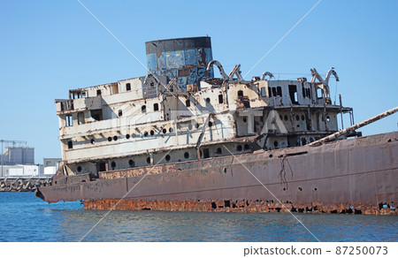 Shipwreck in Arrecife (Lanzarote), sunk many years ago Shipwreck in Arrecife (Lanzarote), sunk many years ago 87250073