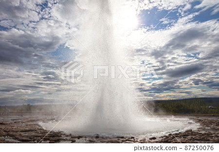 Eruption of Strokkur Geyser, Iceland Eruption of Strokkur Geyser, Iceland 87250076