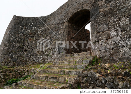 中城城牆城門和石階 87250518