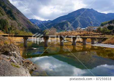 清除當前的rikkigawa和海底橋(德島縣美馬市) 清除當前的rikkigawa和海底橋(德島縣美馬市) 87250818