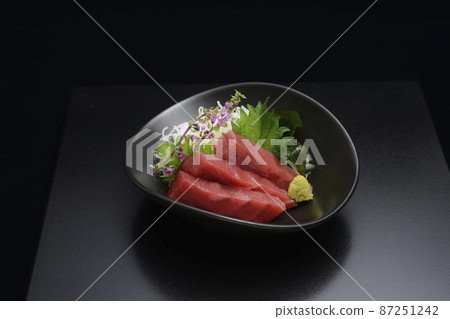Tuna sashimi 87251242