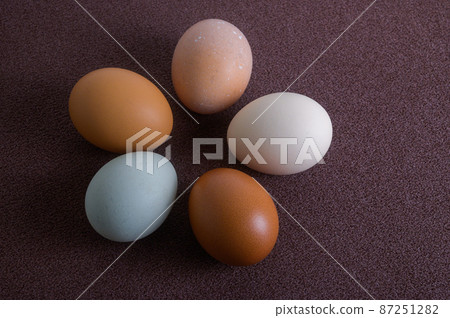 Various eggs 87251282