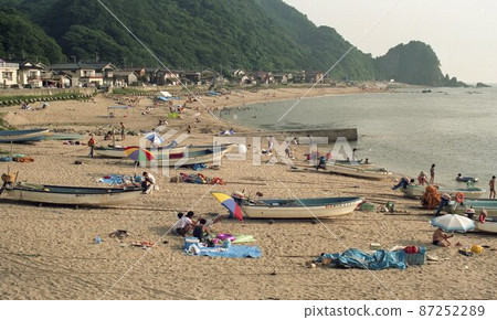 Beach near Sasagawa-ryu, Murakami City, Niigata Prefecture 1988 Summer 1988 Beach near Sasagawa-ryu, Murakami City, Niigata Prefecture 1988 Summer 1988 87252289