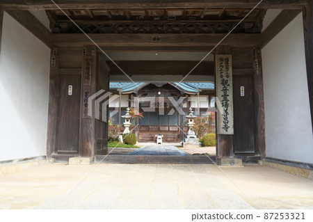 [Setouchi 33 Kannon Sacred Ground] No. 30 Precincts over the bell tower gate of Zenshoji Temple Jogecho, Fuchu City, Hiroshima Prefecture 87253321