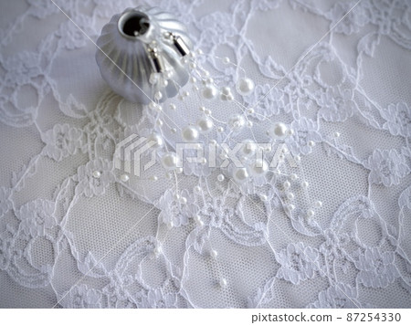 Pearl earrings and lace rug 87254330