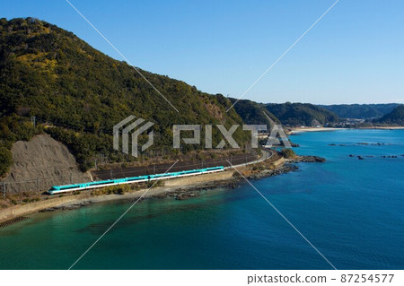 283 series limited express Kuroshio going to Tamanoura 283 series limited express Kuroshio going to Tamanoura 87254577