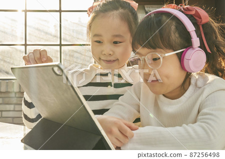 兒童學習小學生耳機教育上課視頻課上課補習小學生學校家庭韓語 兒童學習小學生耳機教育上課視頻課上課補習小學生學校家庭韓語 87256498