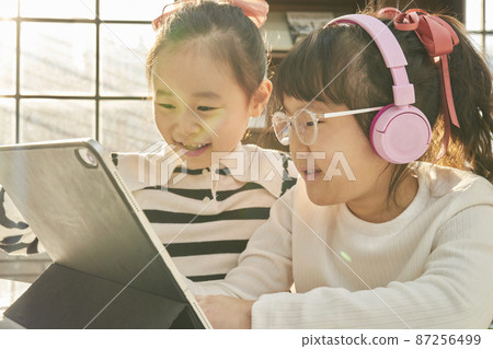 兒童學習小學生耳機教育上課視頻課上課補習小學生學校家庭韓語 兒童學習小學生耳機教育上課視頻課上課補習小學生學校家庭韓語 87256499