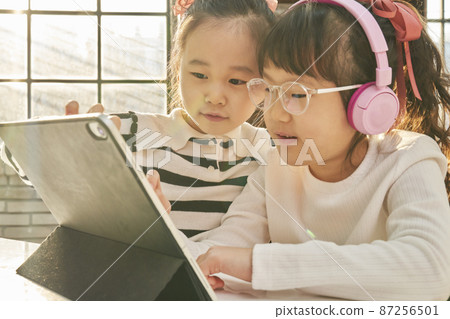 兒童學習小學生耳機教育上課視頻課上課補習小學生學校家庭韓語 兒童學習小學生耳機教育上課視頻課上課補習小學生學校家庭韓語 87256501
