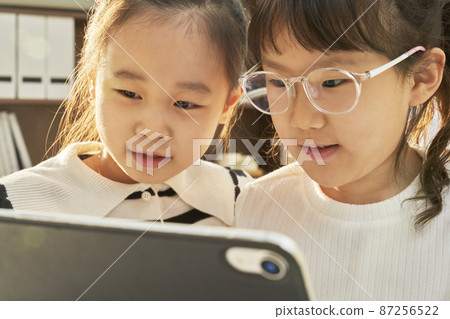 兒童,學習,小學生,教育,上課,視頻課,課,輔導,小學,學校,家庭,韓語 兒童,學習,小學生,教育,上課,視頻課,課,輔導,小學,學校,家庭,韓語 87256522