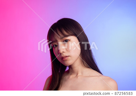一個女人的彩色肖像 87256583