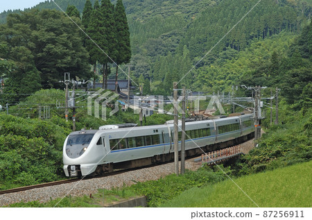 北陸本線 Isurugi-Kurikara JR West 683 系列 T26 組織 (金澤) 雷鳥 87256911