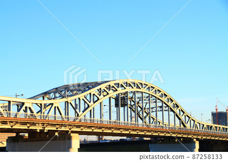 Scenery of Chusetsuhashi over the Nagara River in Gifu City 87258133