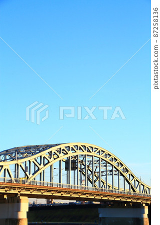 岐阜市長良川上的中雪橋風景 岐阜市長良川上的中雪橋風景 87258136