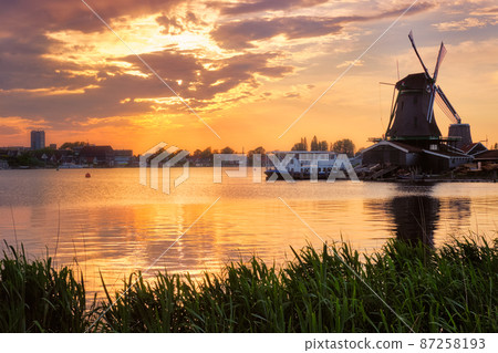 Windmills at Zaanse Schans in Holland on sunset. Zaandam, Nether 87258193