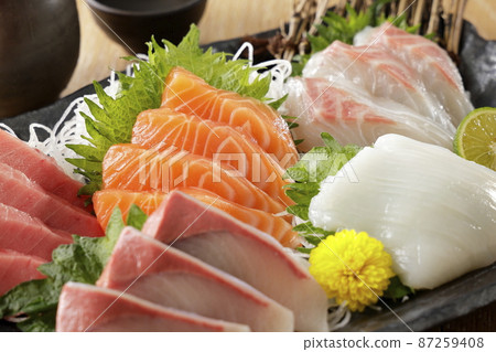 Assorted sashimi such as tuna, salmon and yellowtail Assorted sashimi such as tuna, salmon and yellowtail 87259408