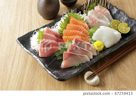 Assorted sashimi such as tuna, salmon and yellowtail Assorted sashimi such as tuna, salmon and yellowtail 87259413