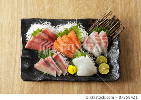 Assorted sashimi such as tuna, salmon and yellowtail Assorted sashimi such as tuna, salmon and yellowtail 87259421