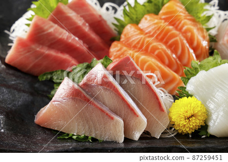 Assorted sashimi such as tuna, salmon and yellowtail Assorted sashimi such as tuna, salmon and yellowtail 87259451