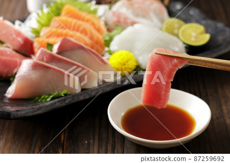 什錦肥鮪魚和生魚片 87259692