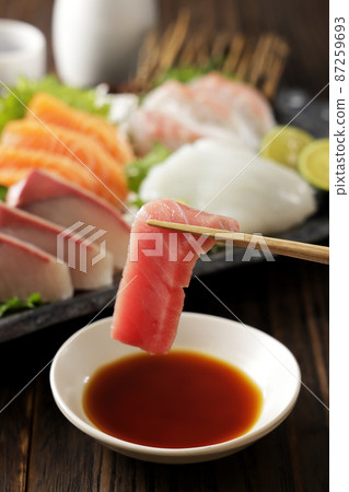 Assorted fatty tuna and sashimi Assorted fatty tuna and sashimi 87259693