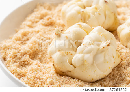 Lily roots Lily roots 87261232