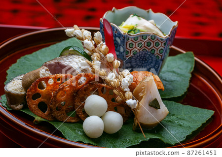 A beautiful dish of kaiseki cuisine 87261451