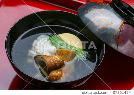 A dish of kaiseki cuisine, matsutake mushroom soup A dish of kaiseki cuisine, matsutake mushroom soup 87261454