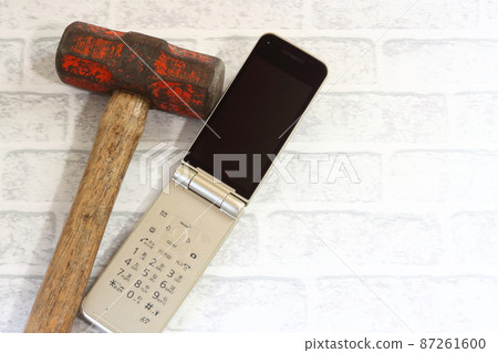 老手機和錘子 87261600