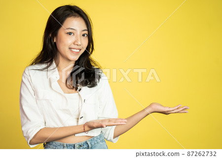 beautiful asian woman with hand gesture presenting beautiful asian woman with hand gesture presenting 87262732