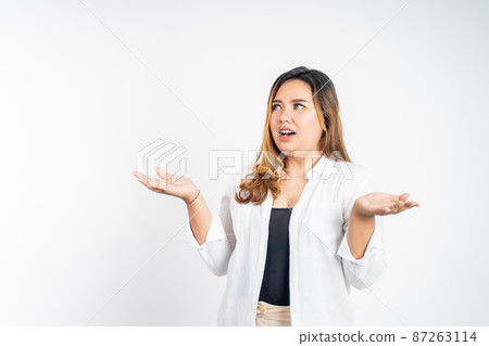 asian woman feeling shocked and suprised over isolated background asian woman feeling shocked and suprised over isolated background 87263114