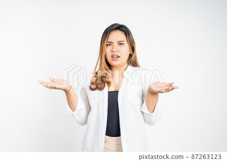 asian woman feeling shocked and suprised over isolated background asian woman feeling shocked and suprised over isolated background 87263123