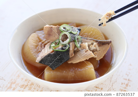 First brown egg 87263537