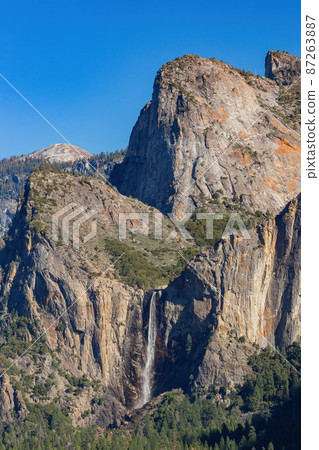 Sunny view of the Tunnel View of Yosemite National Park 87263887