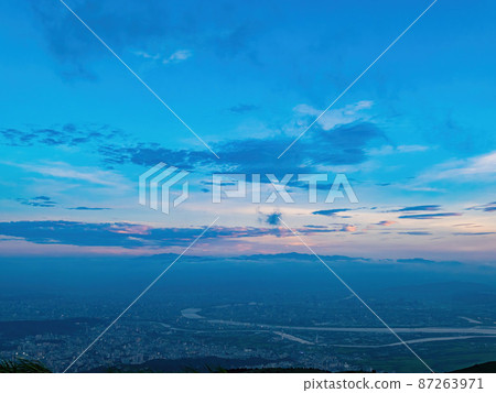 Sunset aerial view of the Taipei City 87263971