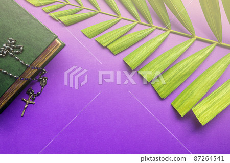 The Holy Bible, cross and palm leaves on purple background. Holy week concept. 87264541