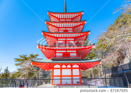 Arakurayama Sengen Park in winter [Yamanashi Prefecture] 87267895
