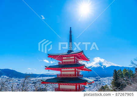 Arakurayama Sengen Park in winter [Yamanashi Prefecture] 87267905