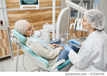 Muslim Young Woman in Dental Clinic Muslim Young Woman in Dental Clinic 87269144