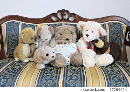 Animal plush toys on the retro sofa Animal plush toys on the retro sofa 87269634