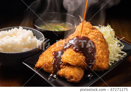 Sprinkle red miso sauce on Aji fry. 87271275