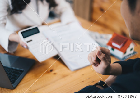 Asian man decide before sign agreement contract and price while broker offer exclusive price. Real Estate concept. 87271868