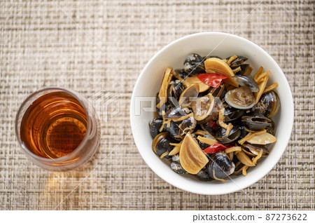 Shaoxing wine for Taiwanese clams pickled in soy sauce 87273622