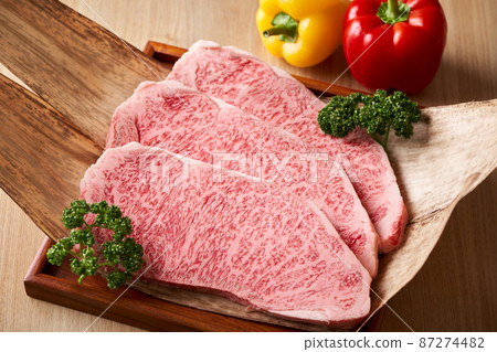 Japanese black beef loin steak Japanese black beef loin steak 87274482